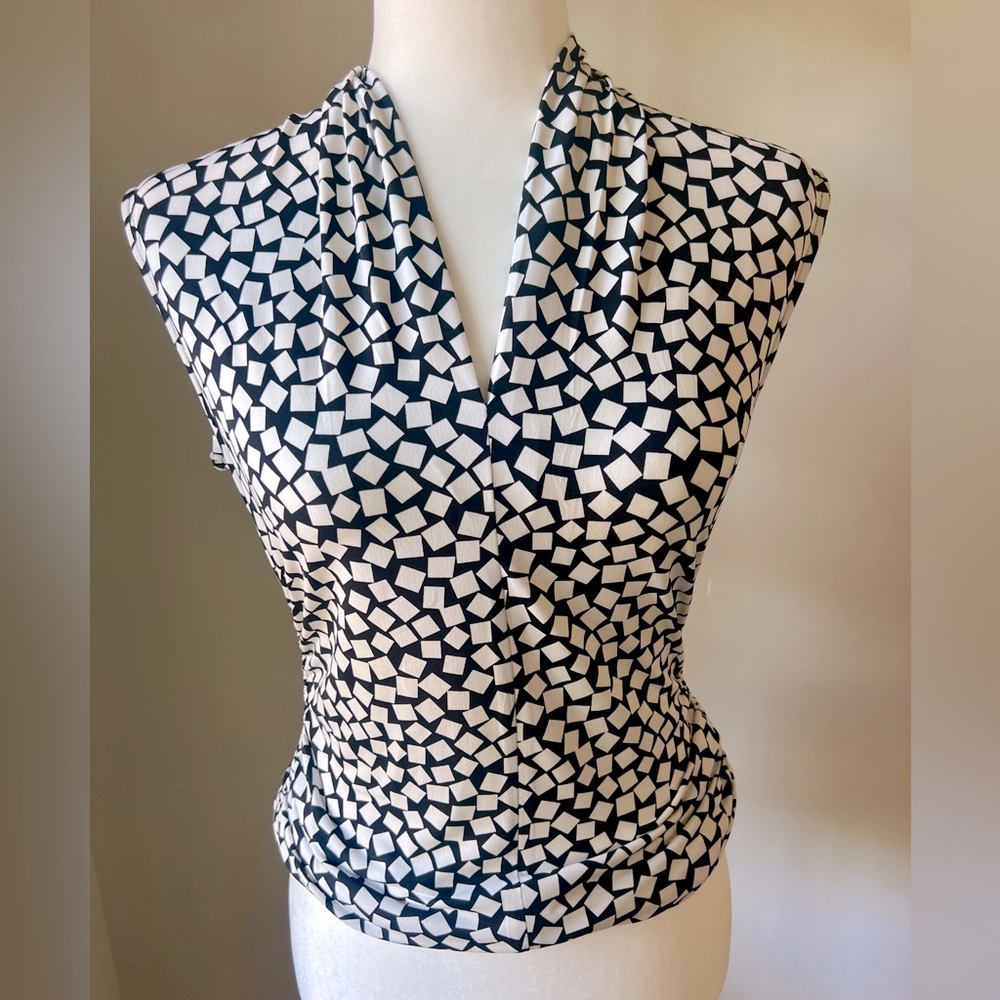 Vince Camuto Sleeveless Ruched Blouse V-Neck Blouse